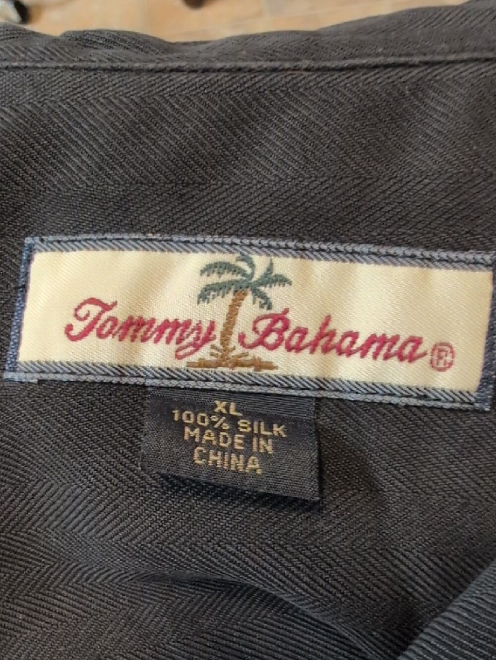 Tommy Bahama Black Short-Sleeve Button-Down Shirt - Picture 3 of 4